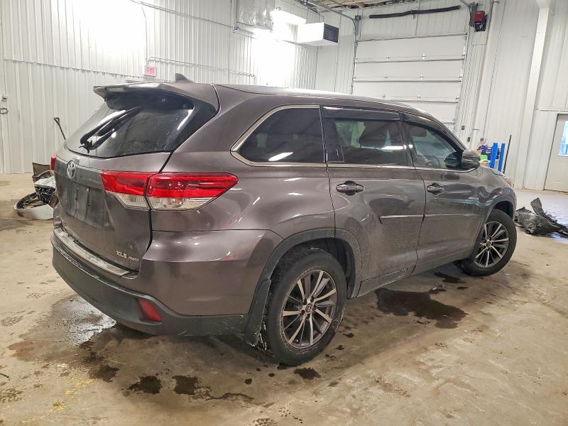 Photo 3 from auction – 2019 TOYOTA HIGHLANDER with VIN 5TDJZRFH5KS950849