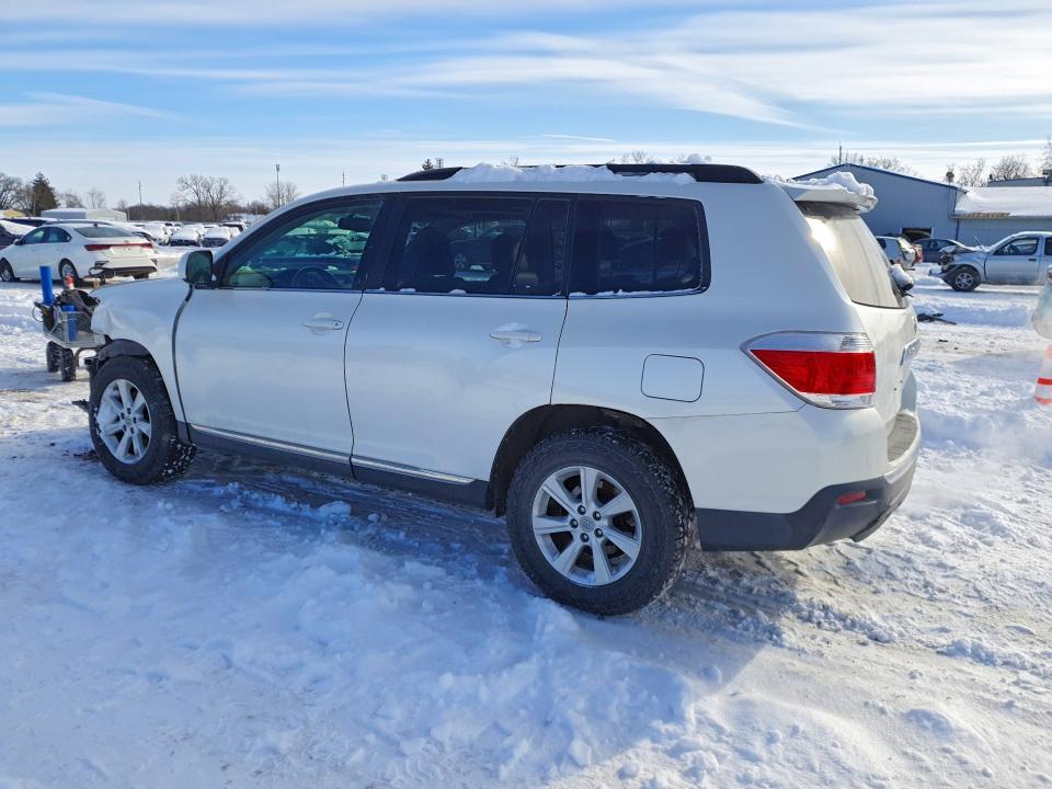 Photo 2 from auction – 2011 TOYOTA HIGHLANDER with VIN 5TDBK3EH8BS081509