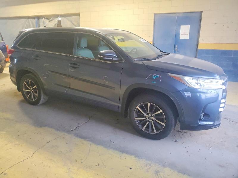 Photo 4 from auction – 2018 TOYOTA HIGHLANDER with VIN 5TDJZRFH3JS497359