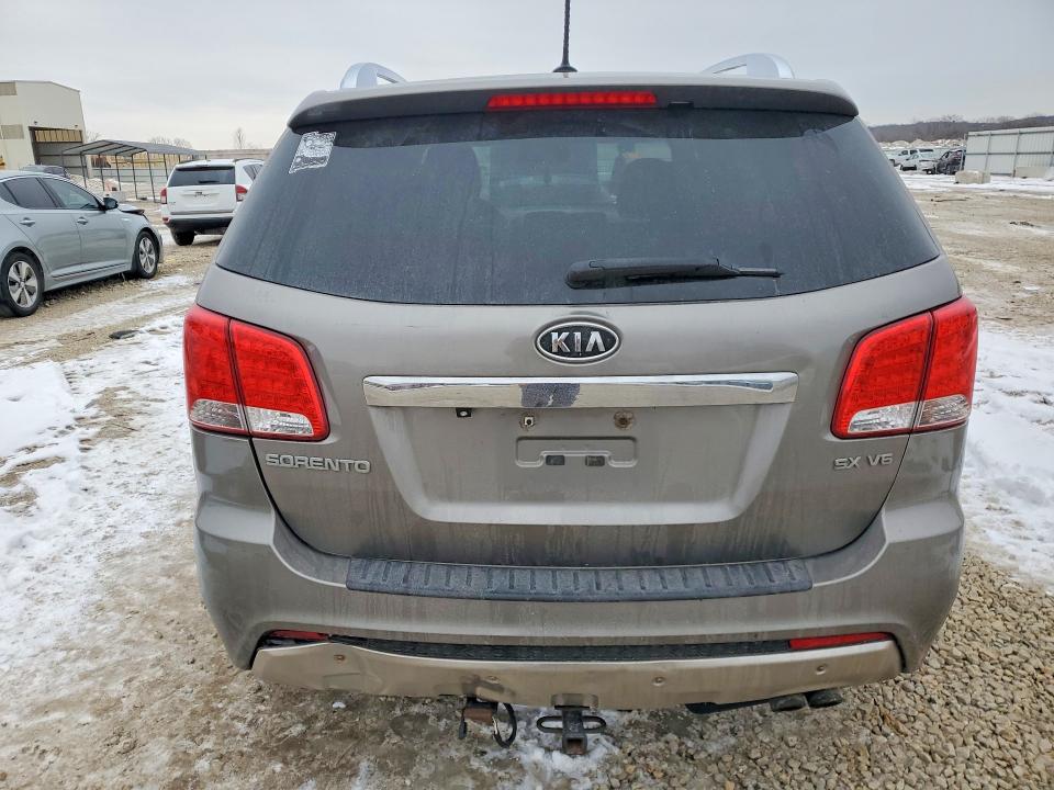Photo 6 from auction – 2011 KIA SORENTO with VIN 5XYKWDA27BG137111