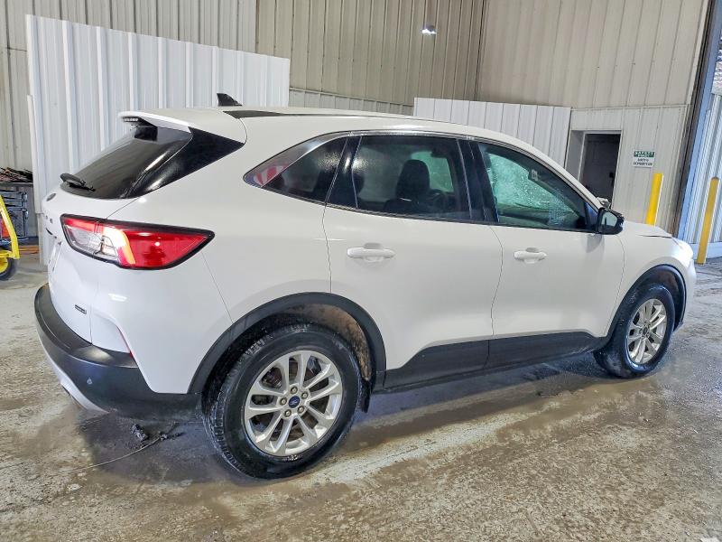 Photo 3 from auction – 2021 FORD ESCAPE SE with VIN 1FMCU9BZ0MUA39635