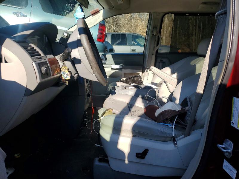 Photo 7 from auction – 2008 CHRYSLER TOWN & COU with VIN 2A8HR54PX8R744776
