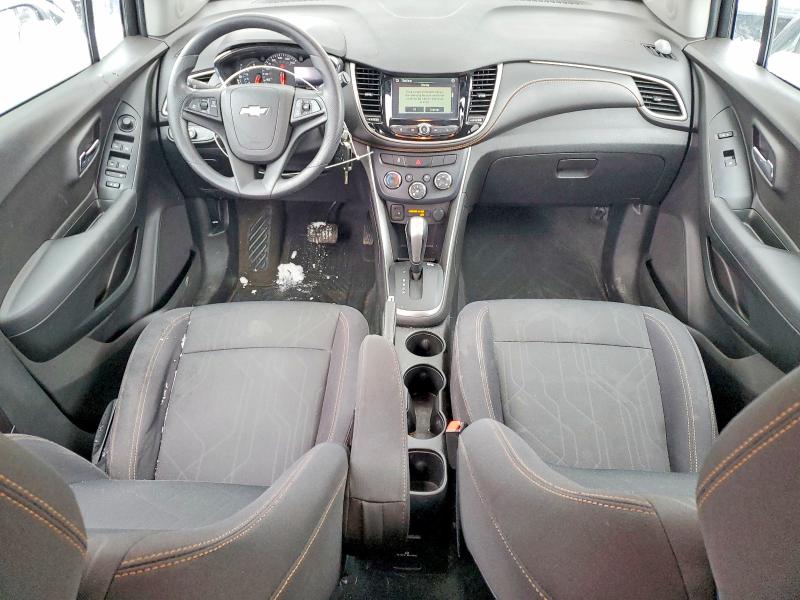 Photo 8 from auction – 2017 CHEVROLET TRAX 1LT with VIN 3GNCJPSB1HL290191