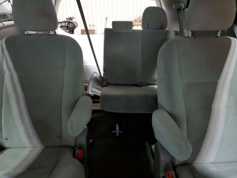 Photo 10 from auction – 2015 TOYOTA SIENNA LE with VIN 5TDJK3DC0FS115529