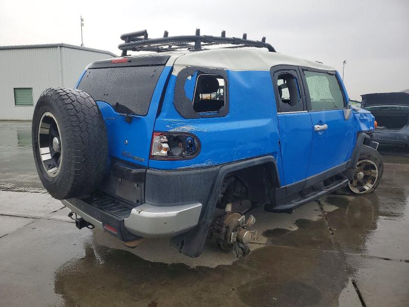 Photo 3 from auction – 2007 TOYOTA FJ CRUISER with VIN JTEBU11F970094701