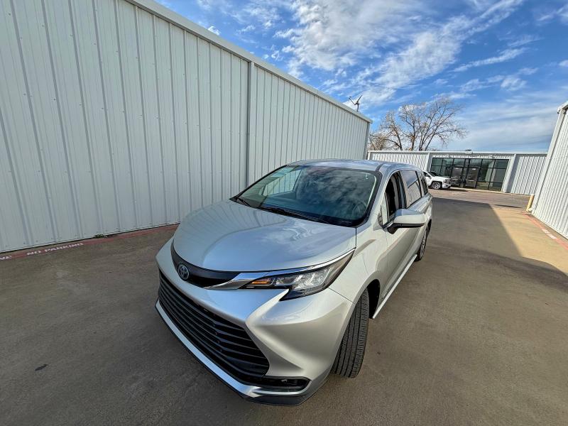 Photo 2 from auction – 2021 TOYOTA SIENNA LE with VIN 5TDKSKFC4MS036311