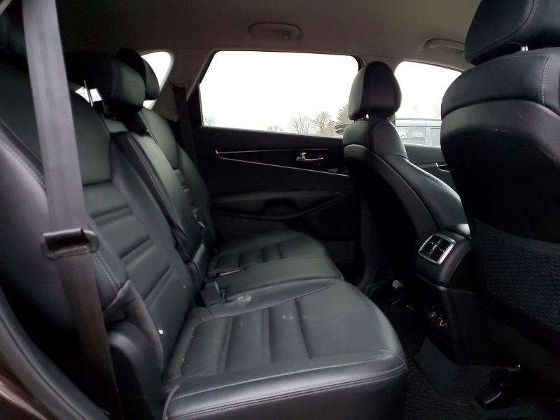 Photo 11 from auction – 2016 KIA SORENTO EX with VIN 5XYPH4A53GG050131