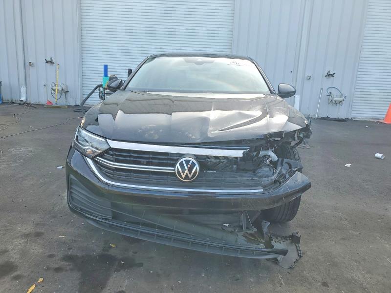 Photo 5 from auction – 2024 VOLKSWAGEN JETTA with VIN 3VW7M7BU0RM071542