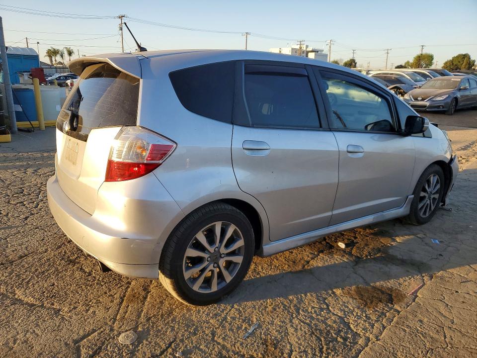 Photo 3 from auction – 2013 HONDA FIT with VIN JHMGE8H52DC023748