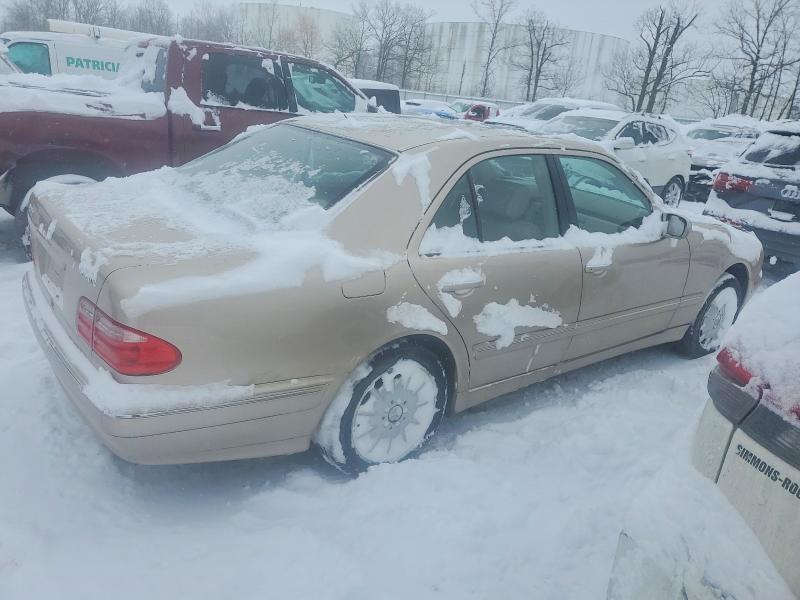 Photo 3 from auction – 2000 MERCEDES-BENZ E 320 4MAT with VIN WDBJF82J0YX031421