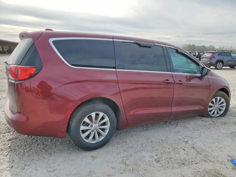 Photo 3 from auction – 2017 CHRYSLER PACIFICA with VIN 2C4RC1DG7HR638307