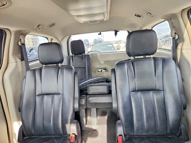 Photo 10 from auction – 2016 CHRYSLER TOWN & COU with VIN 2C4RC1BG7GR295063