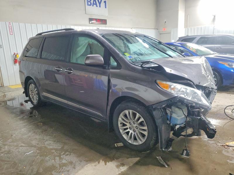 Photo 4 from auction – 2015 TOYOTA SIENNA XLE with VIN 5TDYK3DC8FS559580