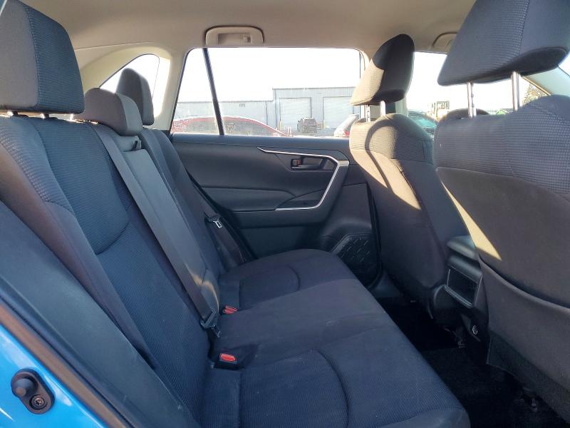 Photo 11 from auction – 2020 TOYOTA RAV4 LE with VIN JTMF1RFV0LD068195