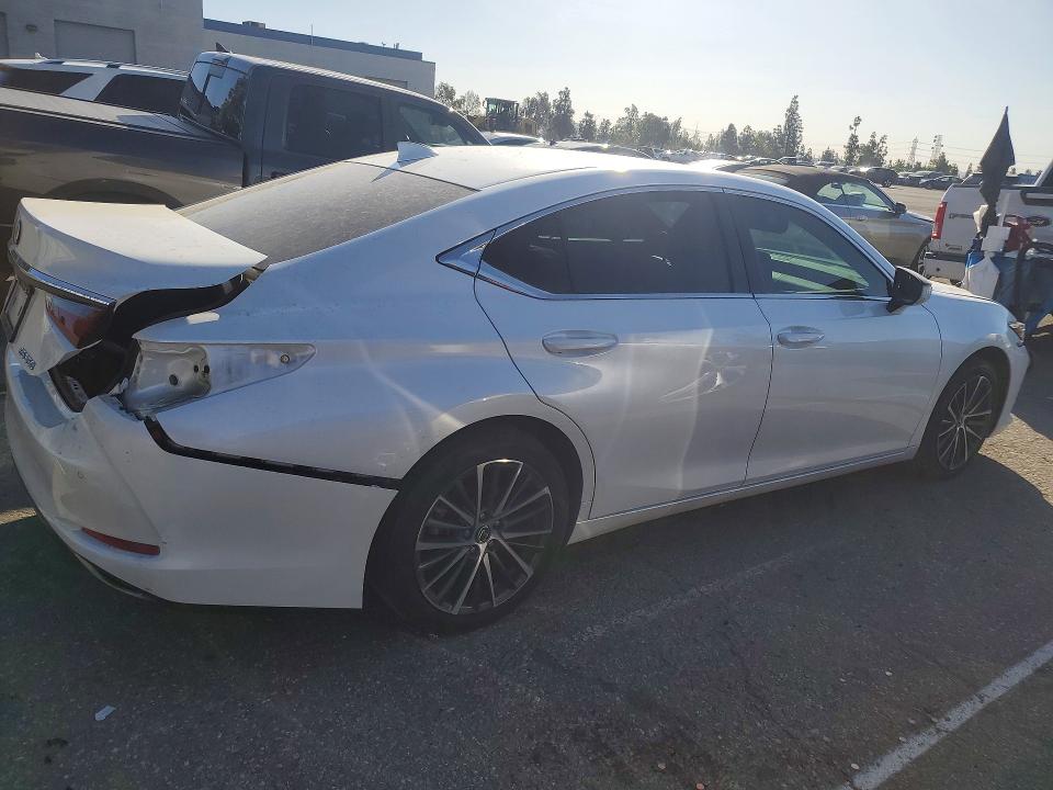 Photo 3 from auction – 2022 LEXUS ES with VIN 58ADZ1B17NU126833