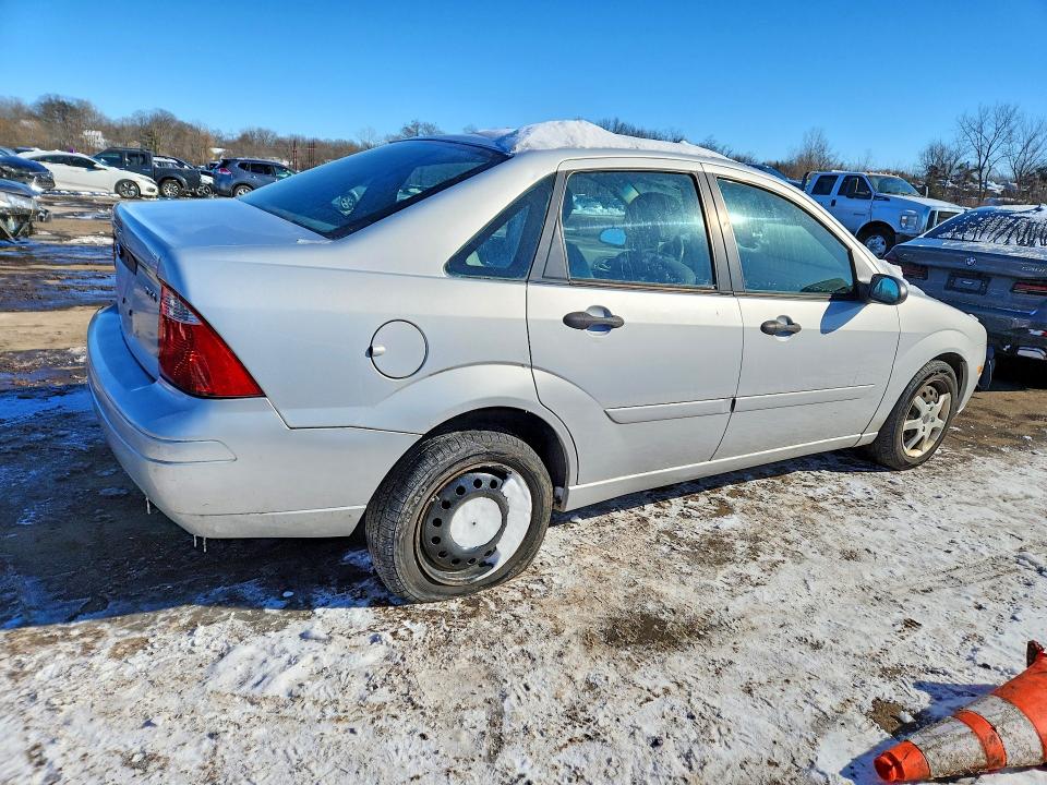 Photo 3 from auction – 2005 FORD FOCUS ZX4 with VIN 1FAFP34N35W310778
