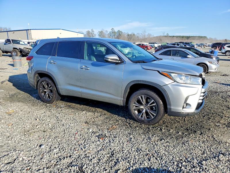 Photo 4 from auction – 2018 TOYOTA HIGHLANDER with VIN 5TDZZRFH6JS286398
