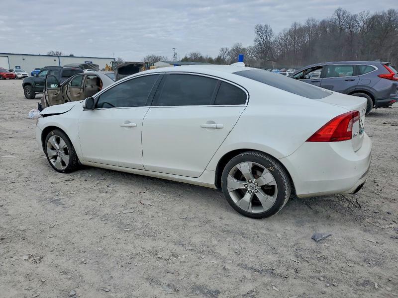 Photo 2 from auction – 2018 VOLVO S60 PREMIE with VIN LYV402HK8JB174776