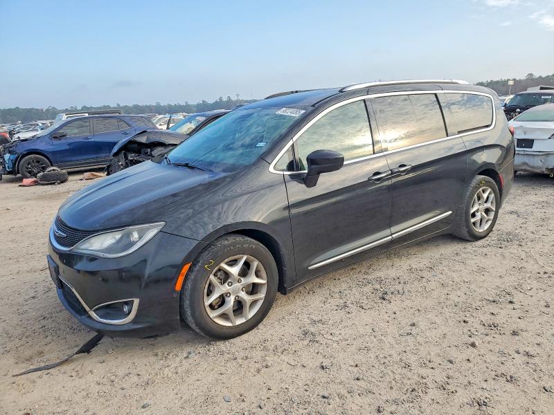 CHRYSLER PACIFICA T 2018 with VIN 2C4RC1BG0JR333336 - Photo from auction