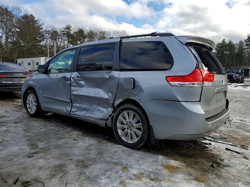 Photo 2 from auction – 2012 TOYOTA SIENNA XLE with VIN 5TDDK3DC3CS042682