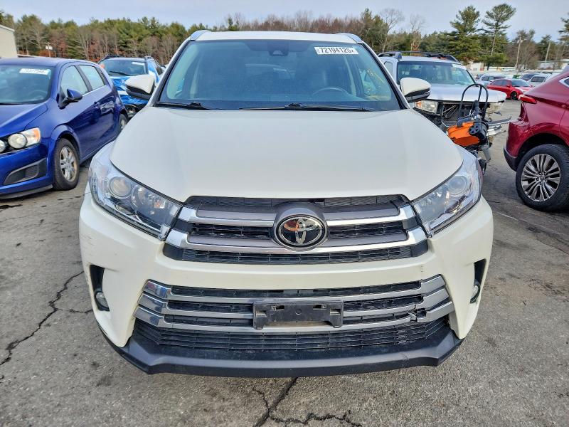Photo 5 from auction – 2018 TOYOTA HIGHLANDER with VIN 5TDDZRFH1JS872176