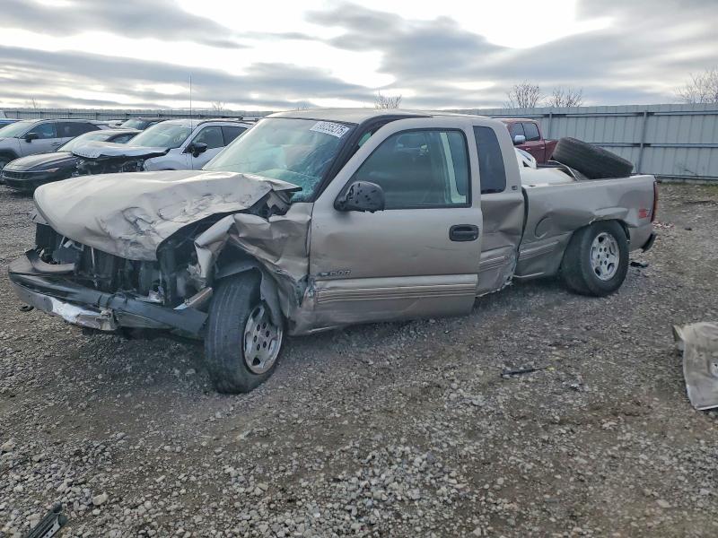CHEVROLET SILVERADO 2000 with VIN 1GCEK19T3YE261432 - Photo from auction