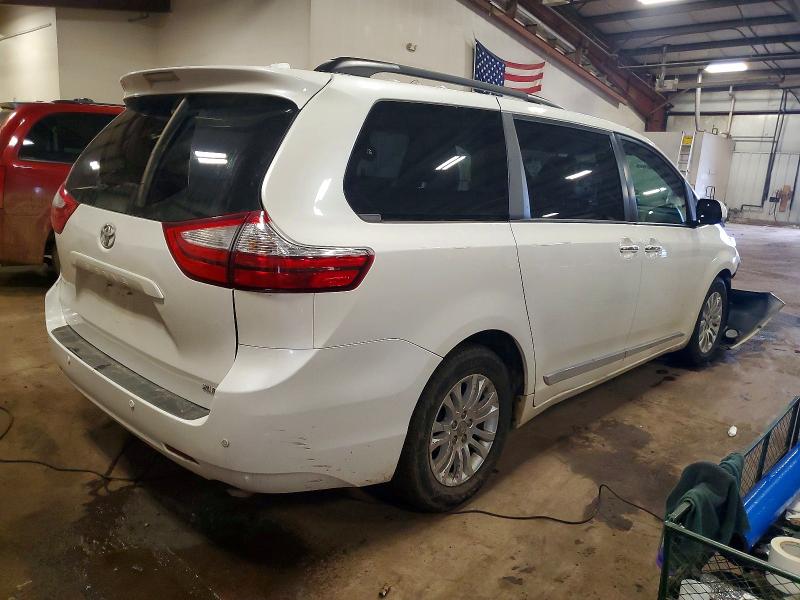 Photo 3 from auction – 2017 TOYOTA SIENNA XLE with VIN 5TDYZ3DC3HS862331