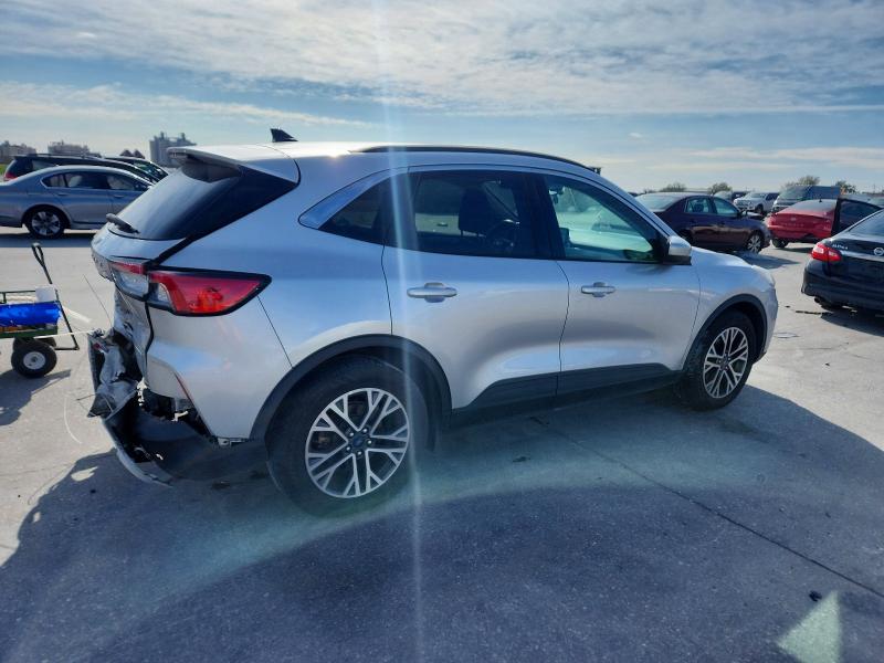Photo 3 from auction – 2020 FORD ESCAPE with VIN 1FMCU0H64LUA68210