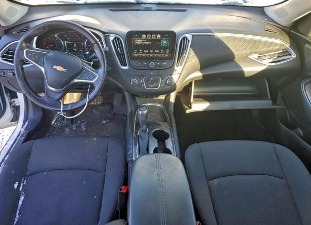 Photo 8 from auction – 2018 CHEVROLET MALIBU with VIN 1G1ZD5STXJF235366