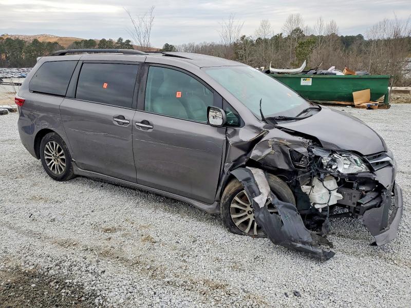 Photo 4 from auction – 2020 TOYOTA SIENNA XLE with VIN 5TDYZ3DC7LS048076