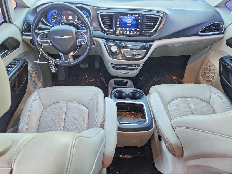 Photo 8 from auction – 2017 CHRYSLER PACIFICA T with VIN 2C4RC1EG9HR560594
