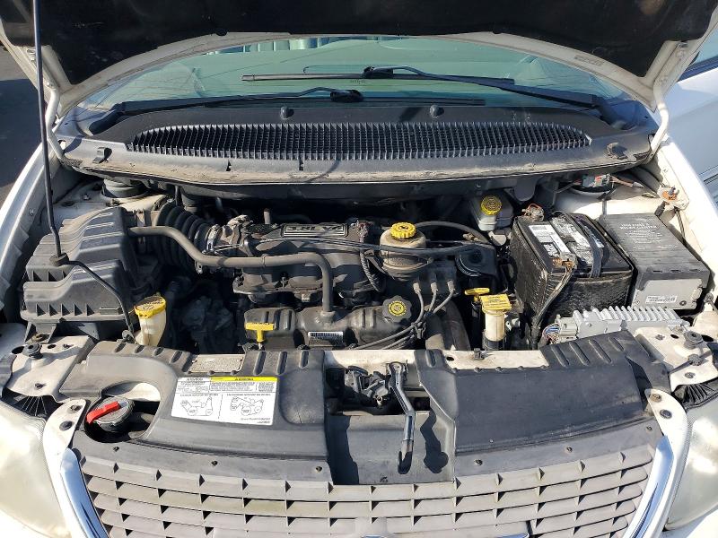 Photo 12 from auction – 2002 CHRYSLER TOWN & COU with VIN 2C4GP54L52R578115