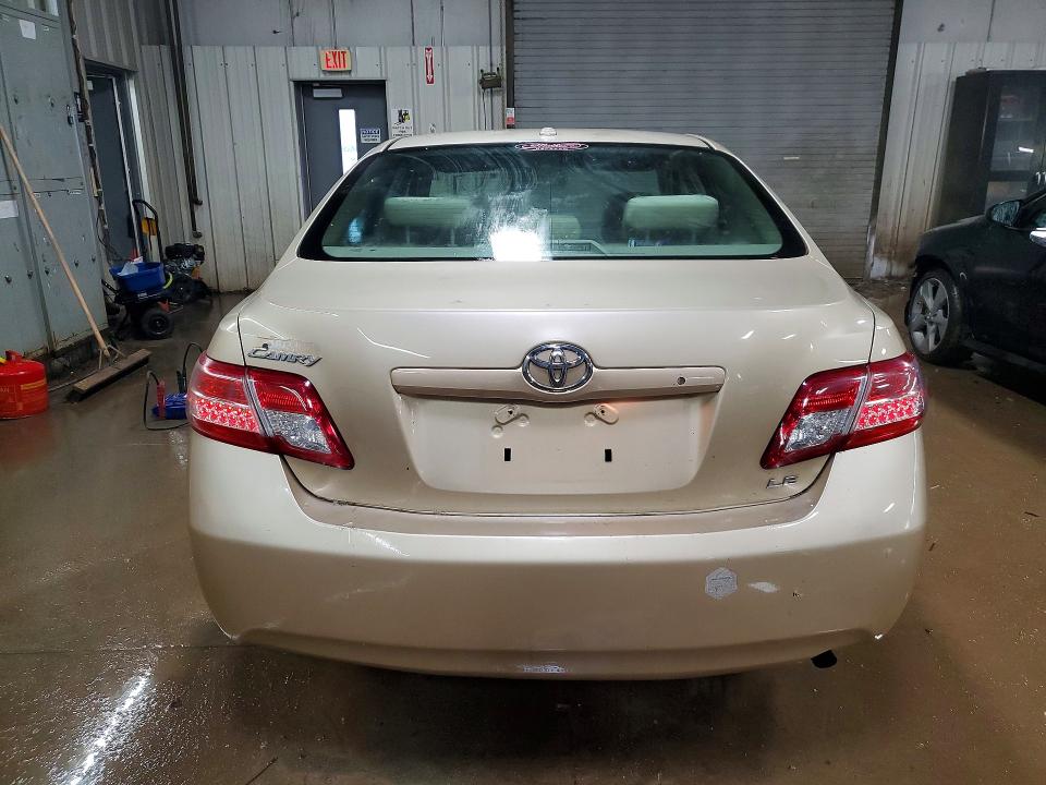 Zdjęcie 6 z aukcji – 2010 TOYOTA CAMRY z VIN 4T4BF3EK9AR048112