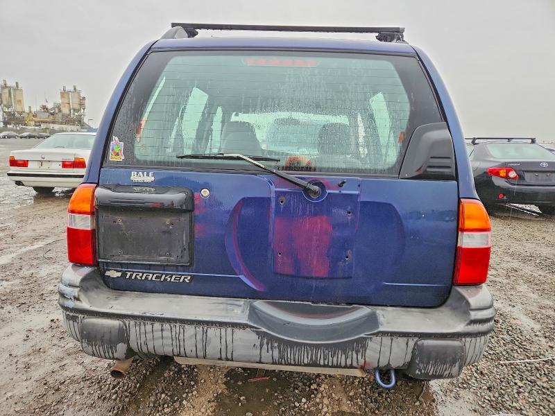 Photo 6 from auction – 2001 CHEVROLET TRACKER with VIN 2CNBE13C016936808