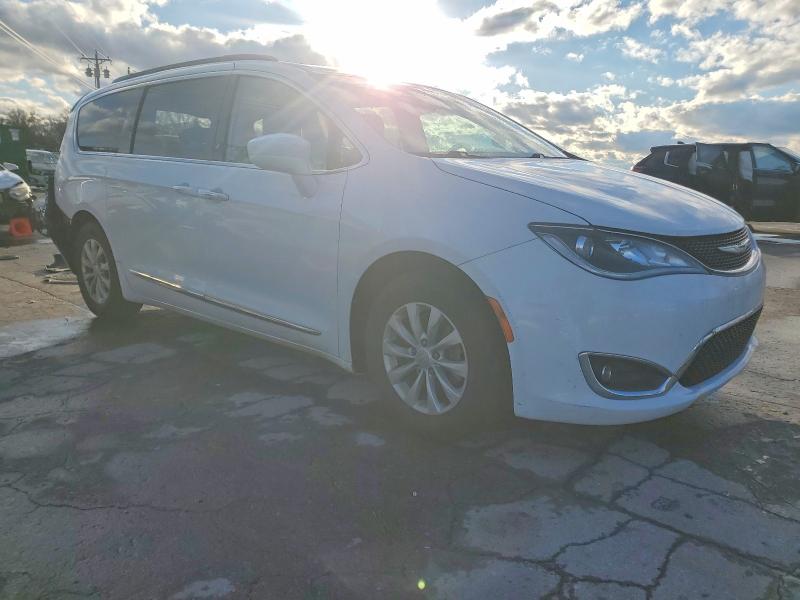 Photo 4 from auction – 2017 CHRYSLER PACIFICA T with VIN 2C4RC1BG2HR739287
