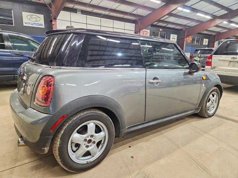Photo 3 from auction – 2010 MINI COOPER with VIN WMWMF3C53ATU78886