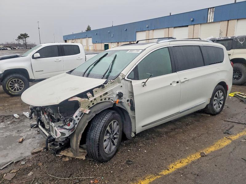 CHRYSLER PACIFICA 2020 with VIN 2C4RC1N7XLR267361 - Photo from auction