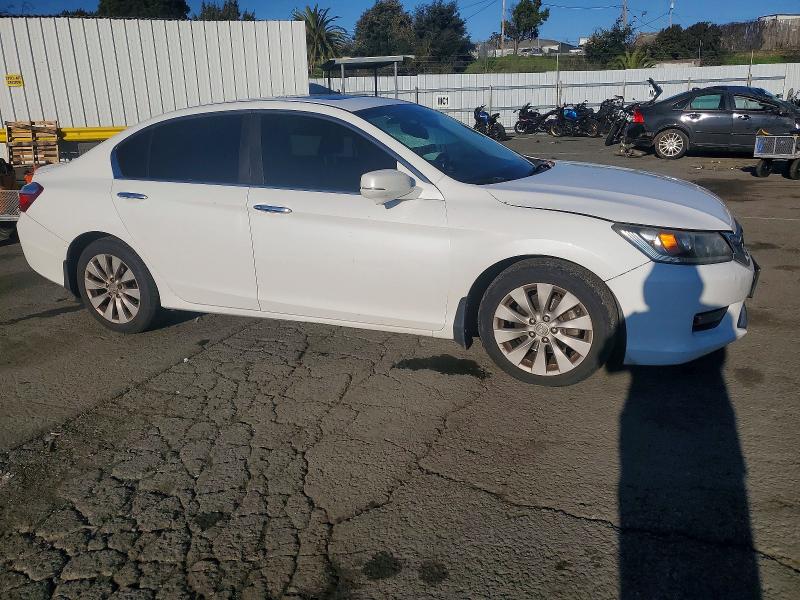 Photo 4 from auction – 2015 HONDA ACCORD with VIN 1HGCR2F88FA183664