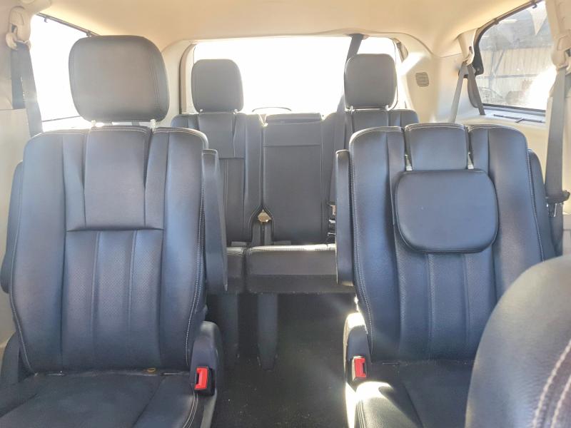 Photo 10 from auction – 2016 CHRYSLER TOWN & COU with VIN 2C4RC1CG2GR260672