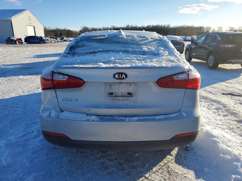 Photo 6 from auction – 2016 KIA FORTE LX with VIN KNAFX4A63G5556023