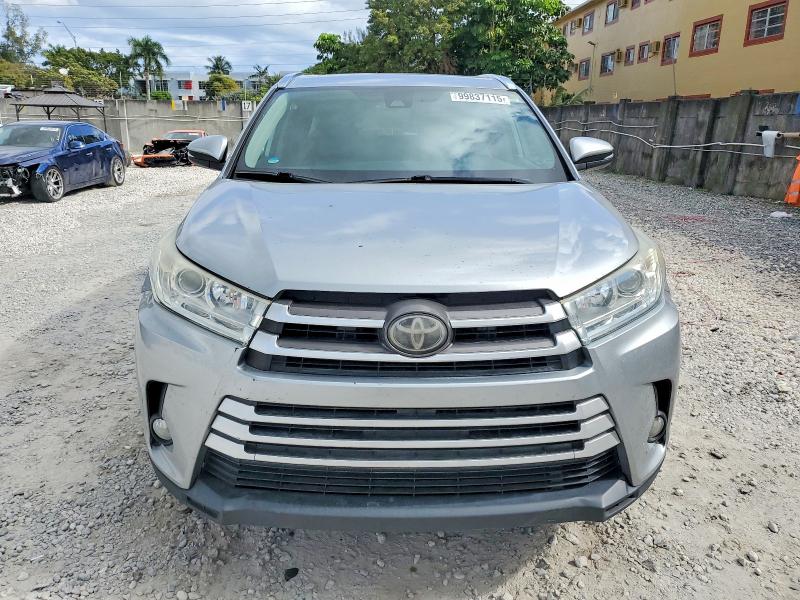 Photo 5 from auction – 2018 TOYOTA HIGHLANDER with VIN 5TDKZRFH2JS527665