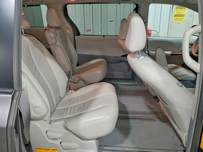 Photo 11 from auction – 2012 TOYOTA SIENNA XLE with VIN 5TDYK3DC4CS260227