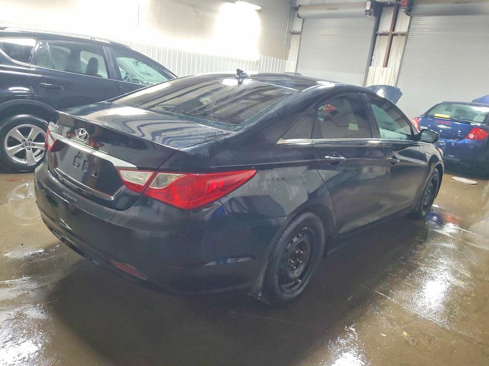 Photo 3 from auction – 2013 HYUNDAI SONATA with VIN 5NPEB4AC8DH517409