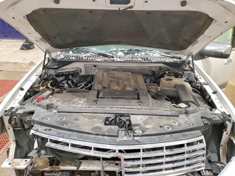 Photo 12 from auction – 2010 LINCOLN NAVIGATOR with VIN 5LMJJ2J50AEJ06906