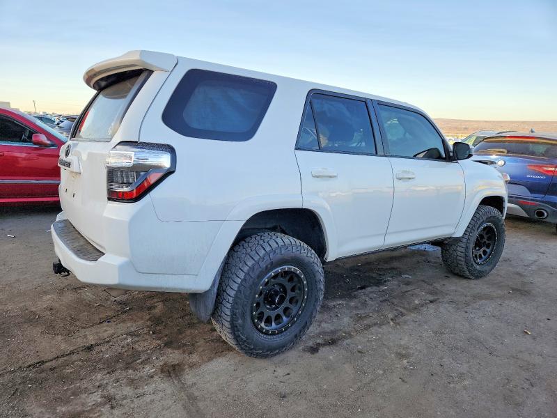 Photo 3 from auction – 2018 TOYOTA 4RUNNER SR with VIN JTEZU5JR2J5172861