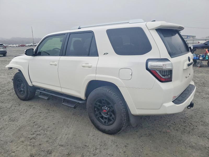 Photo 2 from auction – 2018 TOYOTA 4RUNNER SR with VIN JTEBU5JR1J5546538