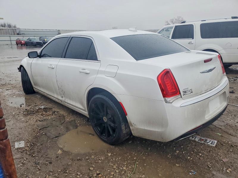 Photo 2 from auction – 2016 CHRYSLER 300 LIMITE with VIN 2C3CCARG5GH262133