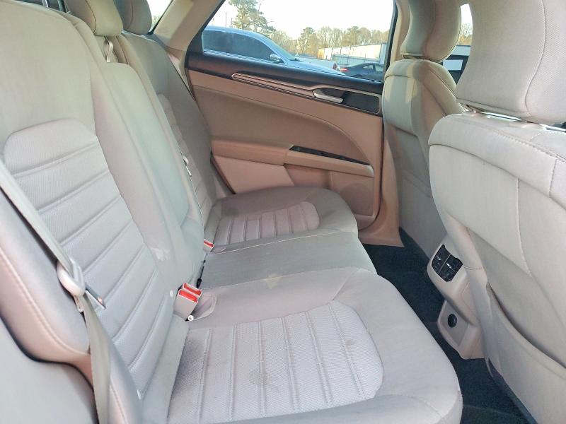 Photo 10 from auction – 2019 FORD FUSION with VIN 3FA6P0LU7KR257041