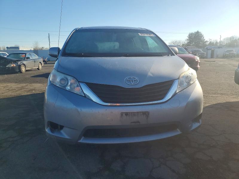 Photo 5 from auction – 2012 TOYOTA SIENNA LE with VIN 5TDKK3DC4CS279527