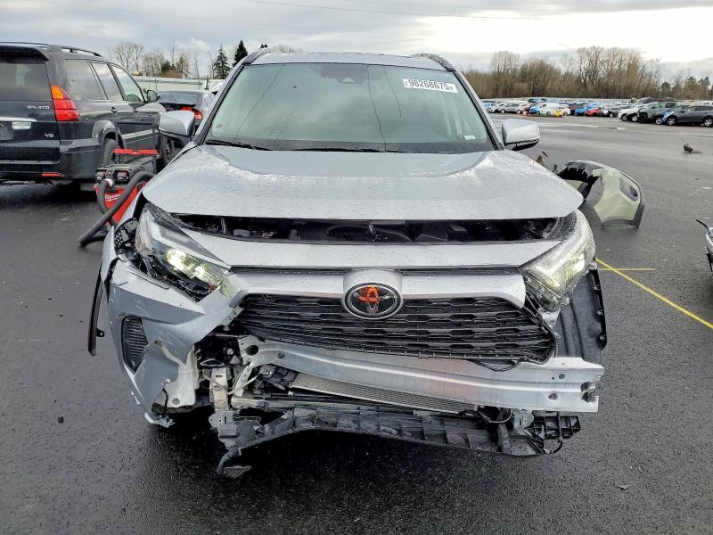 Photo 5 from auction – 2025 TOYOTA RAV4 XLE with VIN JTMP1RFV3SJ045840